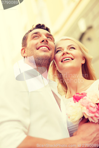 Image of couple with flowers in the city