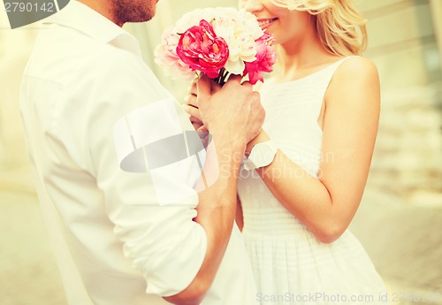 Image of couple with flowers in the city