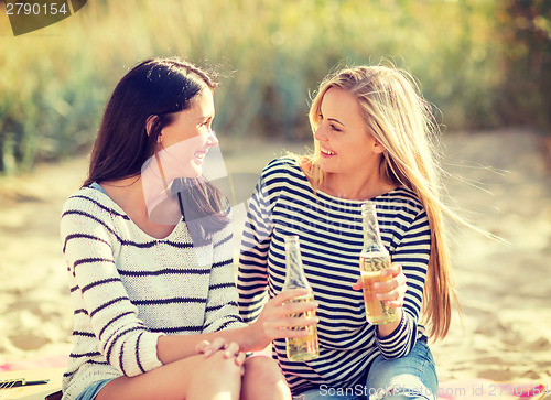 Image of girls with drinks on the beach