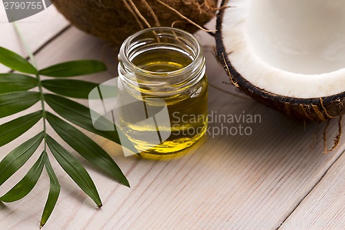 Image of Coconut and coconut oil 