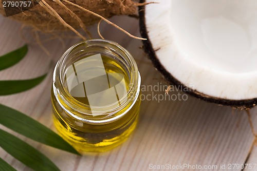 Image of Coconut and coconut oil 