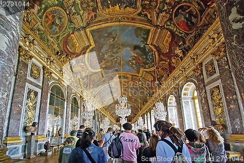 Image of Tourists visiting Versailles Palace