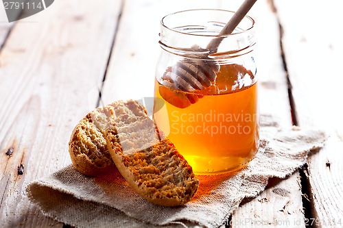 Image of crackers and honey