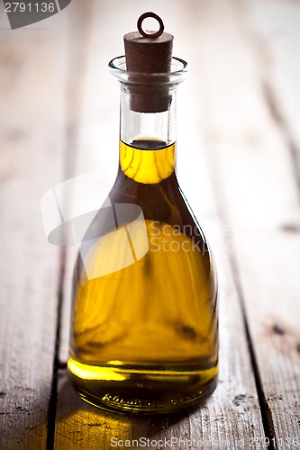 Image of olive oil in bottle