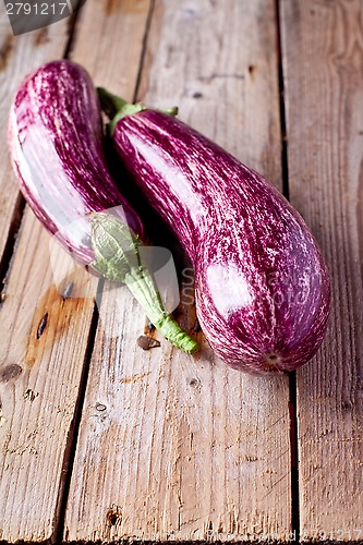 Image of two fresh eggplants 