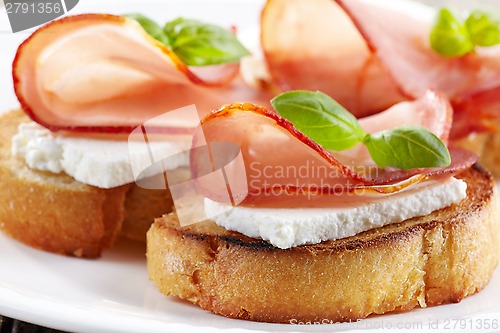 Image of Toasted bread with serrano ham and fresh cheese