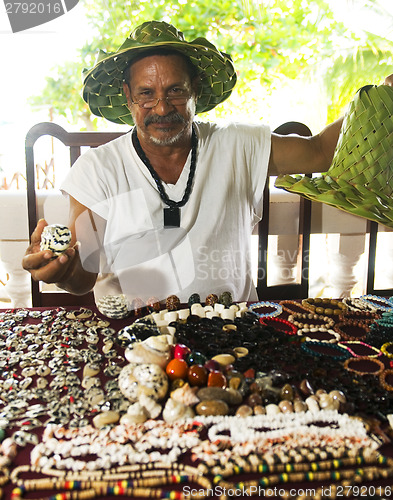 Image of Nicaraguan jewelry artist selling necklaces bracelets earrings a