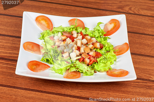 Image of Vegetable salad with crackers