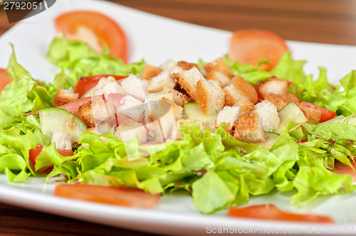 Image of Vegetable salad with crackers