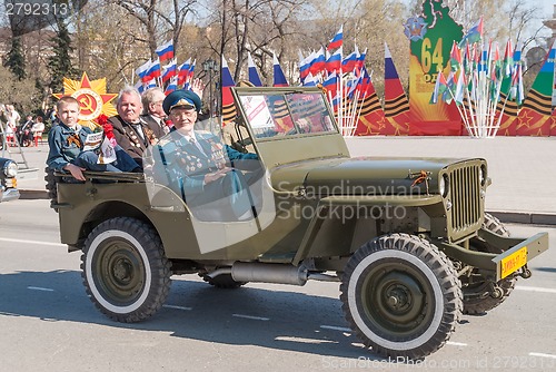 Image of Veterans of World War 2 on parade