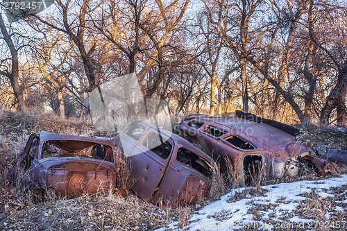 Image of rusty junk cars