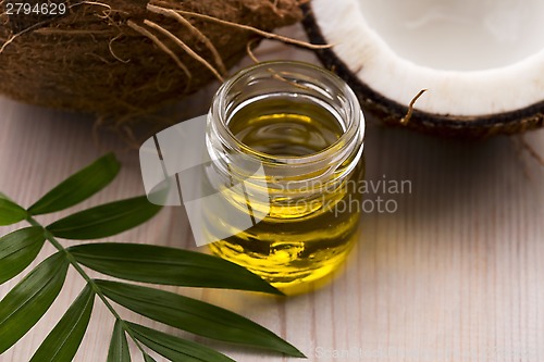 Image of Coconut and coconut oil 