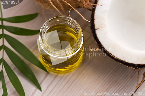 Image of Coconut and coconut oil 