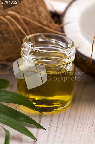 Image of Coconut and coconut oil 