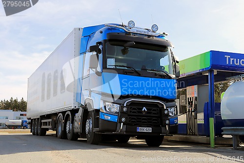 Image of Renault T460 Truck Being Refueled