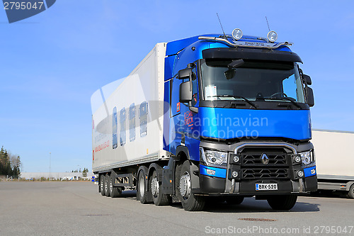 Image of Blue Renault T460 Truck