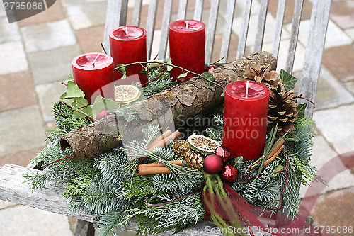 Image of Christmas wreath with red candles