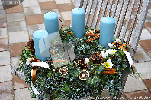 Image of Christmas wreath with blue candles