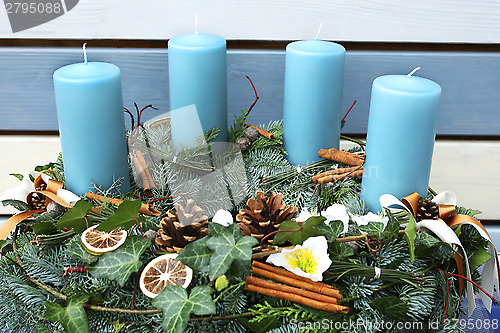 Image of Christmas wreath with blue candles