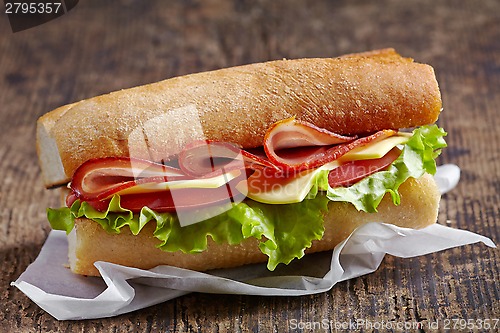 Image of Sandwich with serrano ham and vegetables