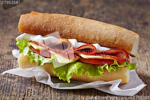 Image of Sandwich with serrano ham and vegetables