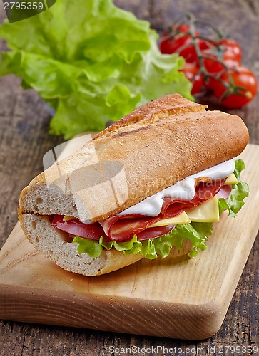 Image of Sandwich with serrano ham and vegetables