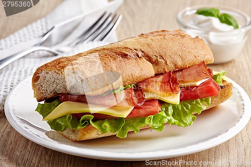 Image of Sandwich with serrano ham and vegetables