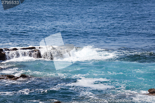Image of Breaking ocean wave