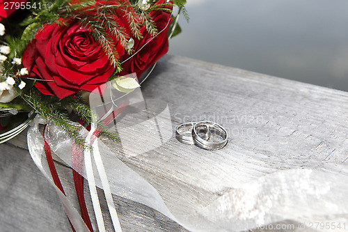 Image of Rose bouquet with wedding rings