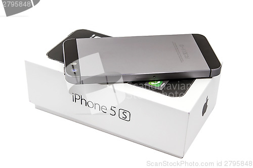 Image of iPhone 5s and box