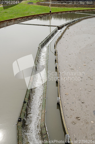 Image of close radial settler at wastewater water treat 