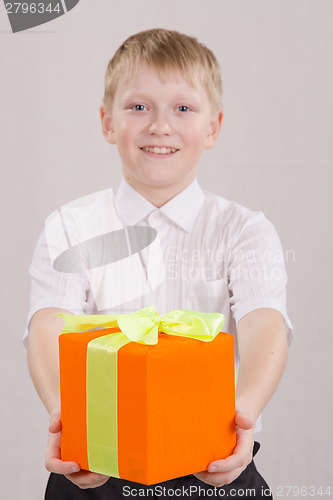 Image of Boy gives gift