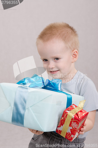 Image of Little boy gave gifts