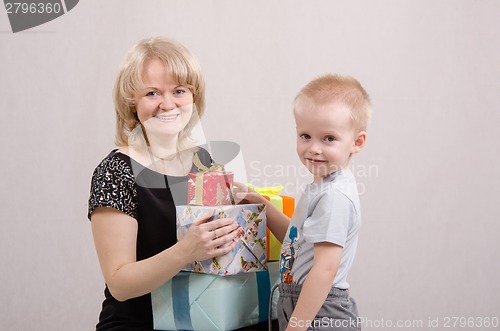 Image of Five year old mother congratulates happy birthday