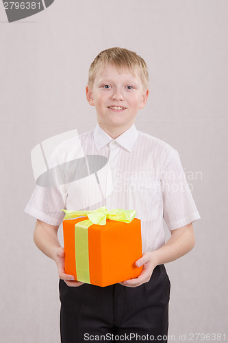 Image of The teenager received a gift