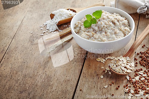 Image of Bowl of various flakes porridge