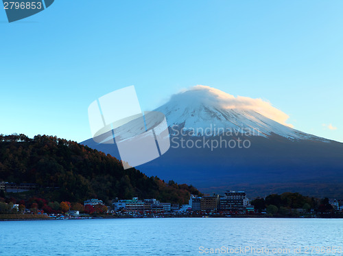 Image of Mountain Fuji and lake