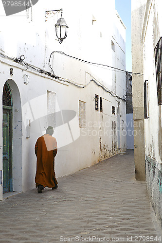 Image of Moroccan walking through narrow alley