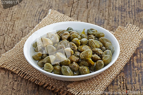 Image of bowl of capers 