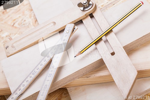 Image of Carpenters level, ruler and right angle