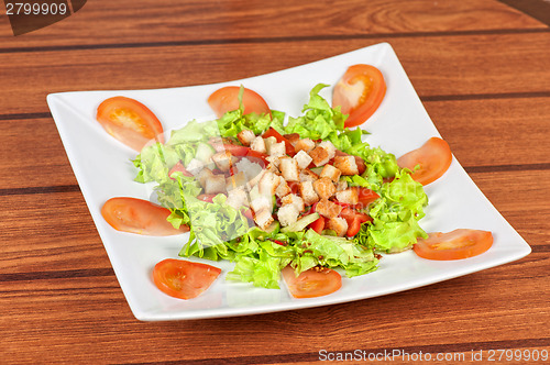 Image of Vegetable salad with crackers