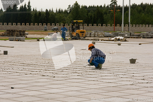 Image of Chinese workers building Dragons Gate