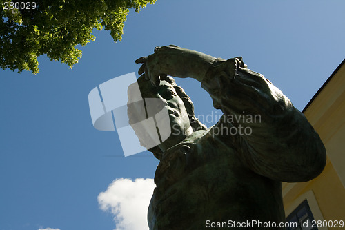 Image of Carl von Linné statue in Linné garden Uppsala