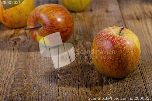 Image of Apples on a wooden table