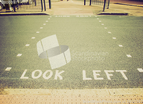 Image of Retro look Look left