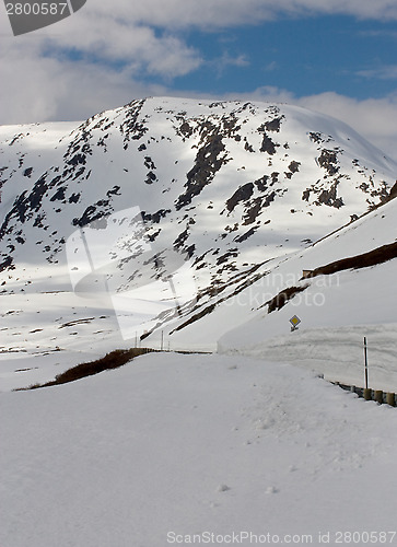 Image of Snowy road