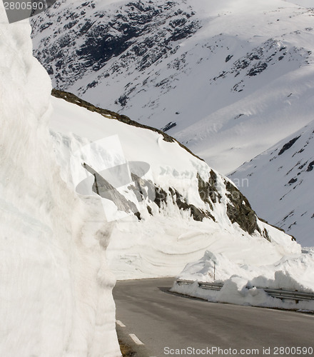 Image of Snowy mountain road