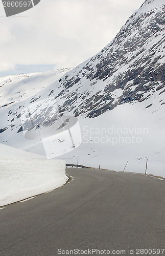 Image of Snowy road