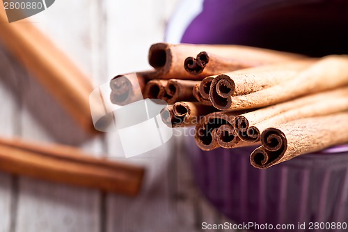 Image of cinnamon sticks in bowl