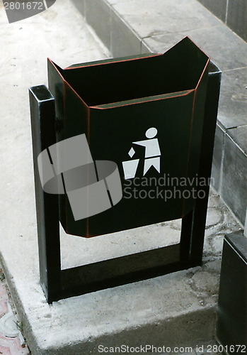 Image of urn for street rubbish